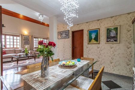 Casa à venda com 278m², 3 quartos e 4 vagas