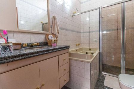 Casa à venda com 278m², 3 quartos e 4 vagas