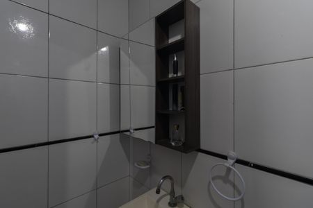 Casa de condomínio à venda com 120m², 4 quartos e 1 vaga Casa de condomínio à venda com 120m², 4 quartos e 1 vagaBanheiro da Suíte 2
