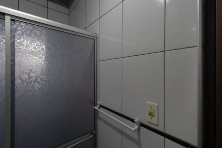 Casa de condomínio à venda com 120m², 4 quartos e 1 vaga Casa de condomínio à venda com 120m², 4 quartos e 1 vagaBanheiro da Suíte 2