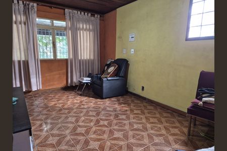 Casa à venda com 180m², 2 quartos e 2 vagas Casa à venda com 180m², 2 quartos e 2 vagasQuarto
