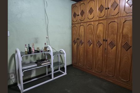 Casa à venda com 180m², 2 quartos e 2 vagas Casa à venda com 180m², 2 quartos e 2 vagasQuarto