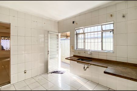 Cozinha  de casa à venda com 4 quartos, 200m² em Cangaíba, São Paulo