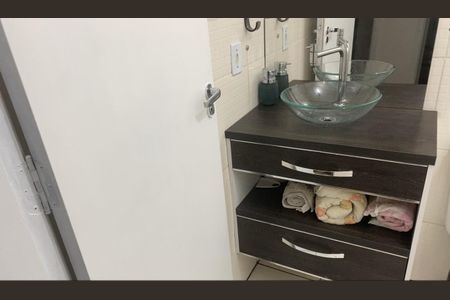 Banheiro de apartamento à venda com 3 quartos, 53m² em Vila Florida, Guarulhos