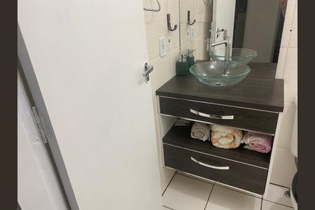 Banheiro de apartamento à venda com 3 quartos, 53m² em Vila Florida, Guarulhos
