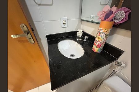Apartamento à venda com 74m², 2 quartos e 1 vagaBanheiro Social