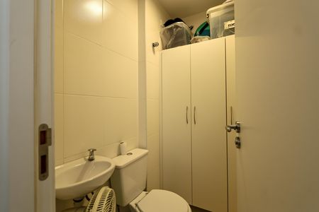 Banheiro de serviço de apartamento à venda com 3 quartos, 95m² em Caiçara-adelaide, Belo Horizonte