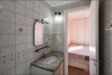 Apartamento à venda com 97m², 3 quartos e 1 vaga Apartamento à venda com 97m², 3 quartos e 1 vagaBanheiro da suite