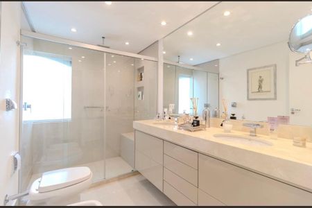 Apartamento à venda com 131m², 2 quartos e 1 vaga Apartamento à venda com 131m², 2 quartos e 1 vagaBanheiro