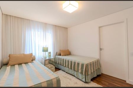 Apartamento à venda com 131m², 2 quartos e 1 vaga Apartamento à venda com 131m², 2 quartos e 1 vagaQuarto