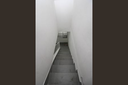 Escada de casa para alugar com 4 quartos, 125m² em Jardim Saporito, Taboão da Serra