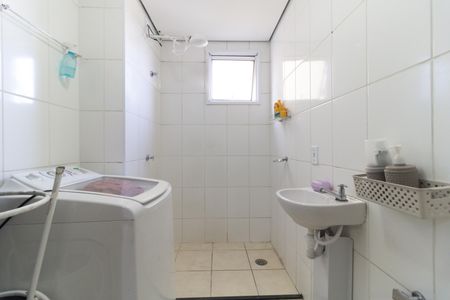 Banheiro  de apartamento à venda com 2 quartos, 50m² em Parque Fongaro, São Paulo