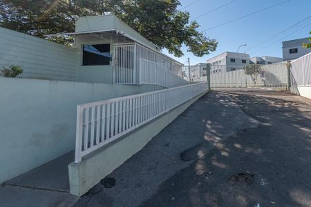 Casa de condomínio para alugar com 67m², 2 quartos e 2 vagas Casa de condomínio para alugar com 67m², 2 quartos e 2 vagasFachada e Portaria