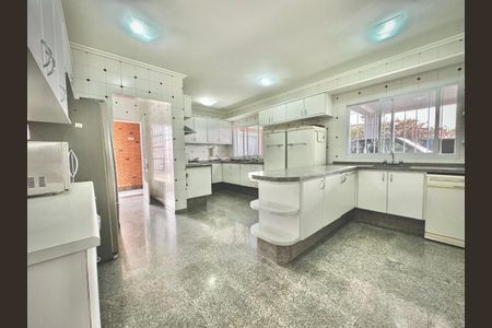 Casa à venda com 5 quartos, 1327m² em Jardim Guedala, São Paulo