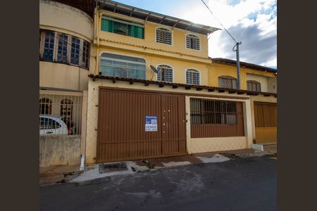 Casa à venda com 5 quartos, 300m² em Conjunto M, Brasília