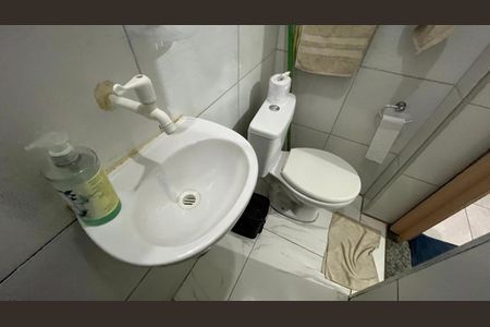 Banheiro de kitnet/studio para alugar com 1 quarto, 30m² em Centro, Campinas