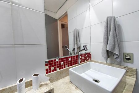 Banheiro de apartamento à venda com 2 quartos, 50m² em Vila Abaeté, Campinas