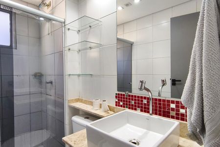 Banheiro de apartamento à venda com 2 quartos, 50m² em Vila Abaeté, Campinas
