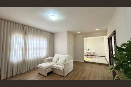 Casa à venda com 210m², 3 quartos e 5 vagas