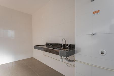 Apartamento para alugar com 55m², 2 quartos e 1 vaga Apartamento para alugar com 55m², 2 quartos e 1 vagaCozinha e Área de Serviço