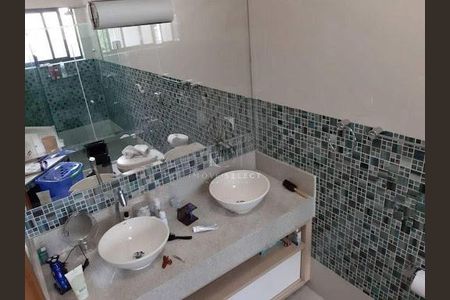 Casa à venda com 3 quartos, 400m² em Vila Santo Estefano, São Paulo