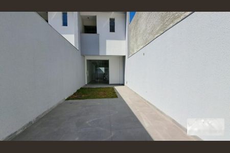 Casa à venda com 2 quartos, 550m² em Planalto, Belo Horizonte