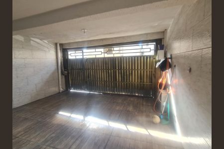 Garagem de casa para alugar com 3 quartos, 125m² em Parque Industrial Cumbica, Guarulhos