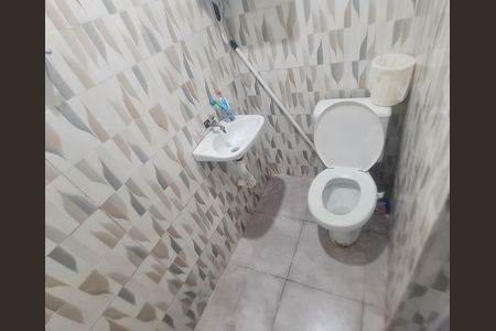 Banheiro da suíte de casa para alugar com 3 quartos, 125m² em Parque Industrial Cumbica, Guarulhos