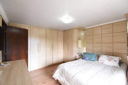 Casa à venda com 440m², 3 quartos e 3 vagasSuíte