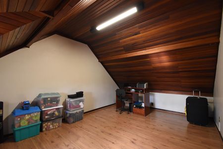 Casa à venda com 440m², 3 quartos e 3 vagasEscritório