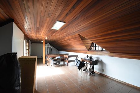 Casa à venda com 440m², 3 quartos e 3 vagasÁtico