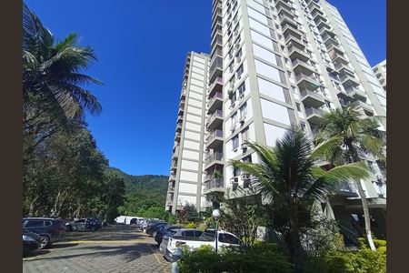 Apartamento para alugar com 60m², 2 quartos e 1 vaga Apartamento para alugar com 60m², 2 quartos e 1 vagaFachada