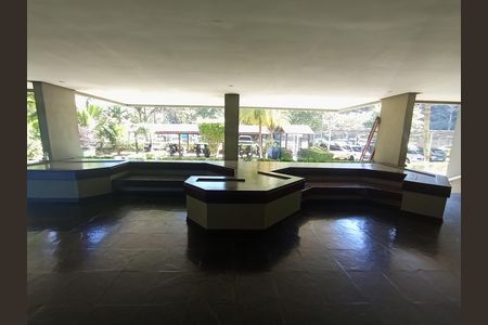 Apartamento para alugar com 60m², 2 quartos e 1 vaga Apartamento para alugar com 60m², 2 quartos e 1 vagaHall de entrada