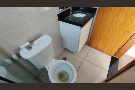 Casa para alugar com 50m², 2 quartos e 2 vagas Casa para alugar com 50m², 2 quartos e 2 vagasBanheiro da Suíte 1
