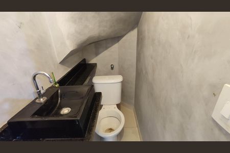 Casa para alugar com 50m², 2 quartos e 2 vagas Casa para alugar com 50m², 2 quartos e 2 vagasBanheiro social