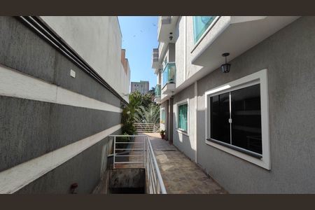 Corredor de entrada de casa para alugar com 2 quartos, 50m² em Itaquera, São Paulo