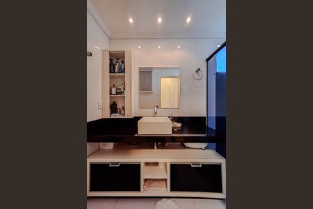 Apartamento à venda com 178m², 4 quartos e 3 vagas Apartamento à venda com 178m², 4 quartos e 3 vagasBanheiro da Suíte