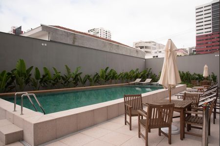 Apartamento para alugar com 28m², 1 quarto e sem vaga Apartamento para alugar com 28m², 1 quarto e sem vagaÁrea comum - Piscina