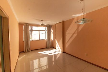 Apartamento à venda com 140m², 3 quartos e 1 vaga Apartamento à venda com 140m², 3 quartos e 1 vagaSala