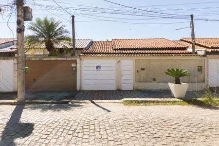 Fachada de casa à venda com 2 quartos, 188m² em Campo Grande, Rio de Janeiro