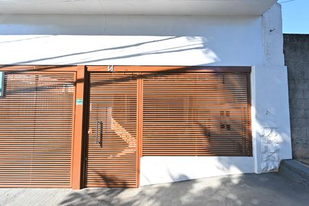 Casa para alugar com 120m², 2 quartos e 1 vaga Casa para alugar com 120m², 2 quartos e 1 vagaFachada