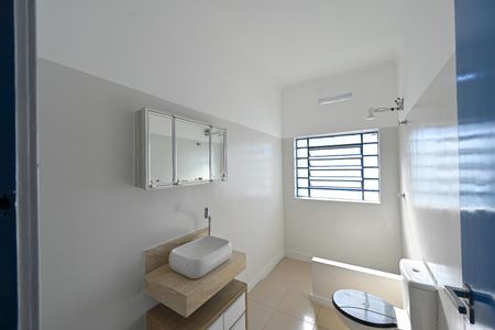 Casa para alugar com 120m², 2 quartos e 1 vaga Casa para alugar com 120m², 2 quartos e 1 vagaBanheiro Social