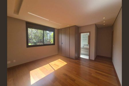 Casa à venda com 397m², 4 quartos e 4 vagas