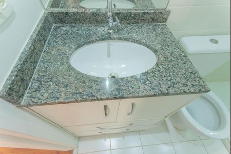 Banheiro de apartamento à venda com 3 quartos, 62m² em Jardim Ipaussurama, Campinas
