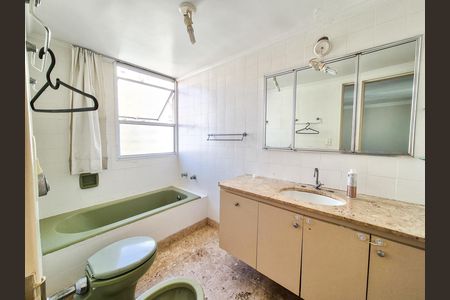 Apartamento à venda com 99m², 3 quartos e 1 vaga Apartamento à venda com 99m², 3 quartos e 1 vagaBanheiro da Suíte