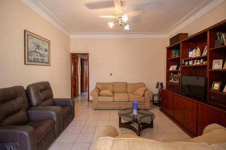 Casa à venda com 150m², 3 quartos e 4 vagas Casa à venda com 150m², 3 quartos e 4 vagasSala