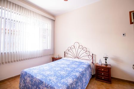 Casa à venda com 150m², 3 quartos e 4 vagas Casa à venda com 150m², 3 quartos e 4 vagasQuarto 1