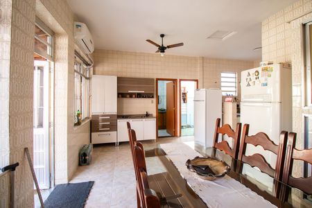 Casa à venda com 150m², 3 quartos e 4 vagas Casa à venda com 150m², 3 quartos e 4 vagasCopa