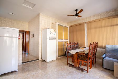 Casa à venda com 150m², 3 quartos e 4 vagas Casa à venda com 150m², 3 quartos e 4 vagasCopa
