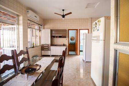 Casa à venda com 150m², 3 quartos e 4 vagas Casa à venda com 150m², 3 quartos e 4 vagasCopa